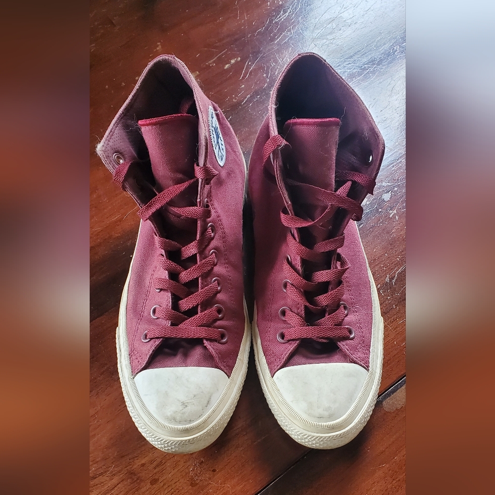 Converse Chuck Taylor II - Size 9